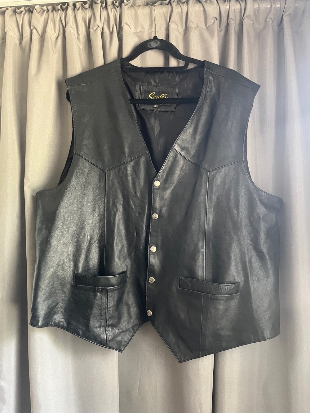 Black Leather Men's Vest with Snap Buttons